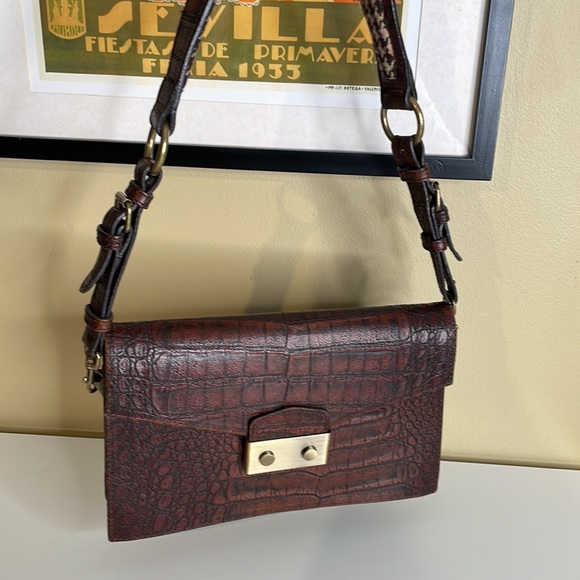 Croc Embossed Leather Shoulder Bag - Picture 7 of 16